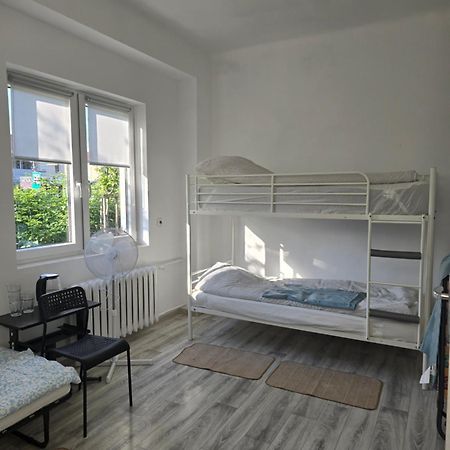 Hostel W Zielonce Зельонка Екстер'єр фото