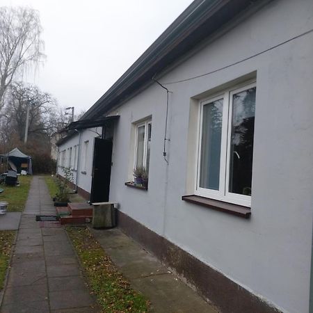 Hostel W Zielonce Зельонка Екстер'єр фото