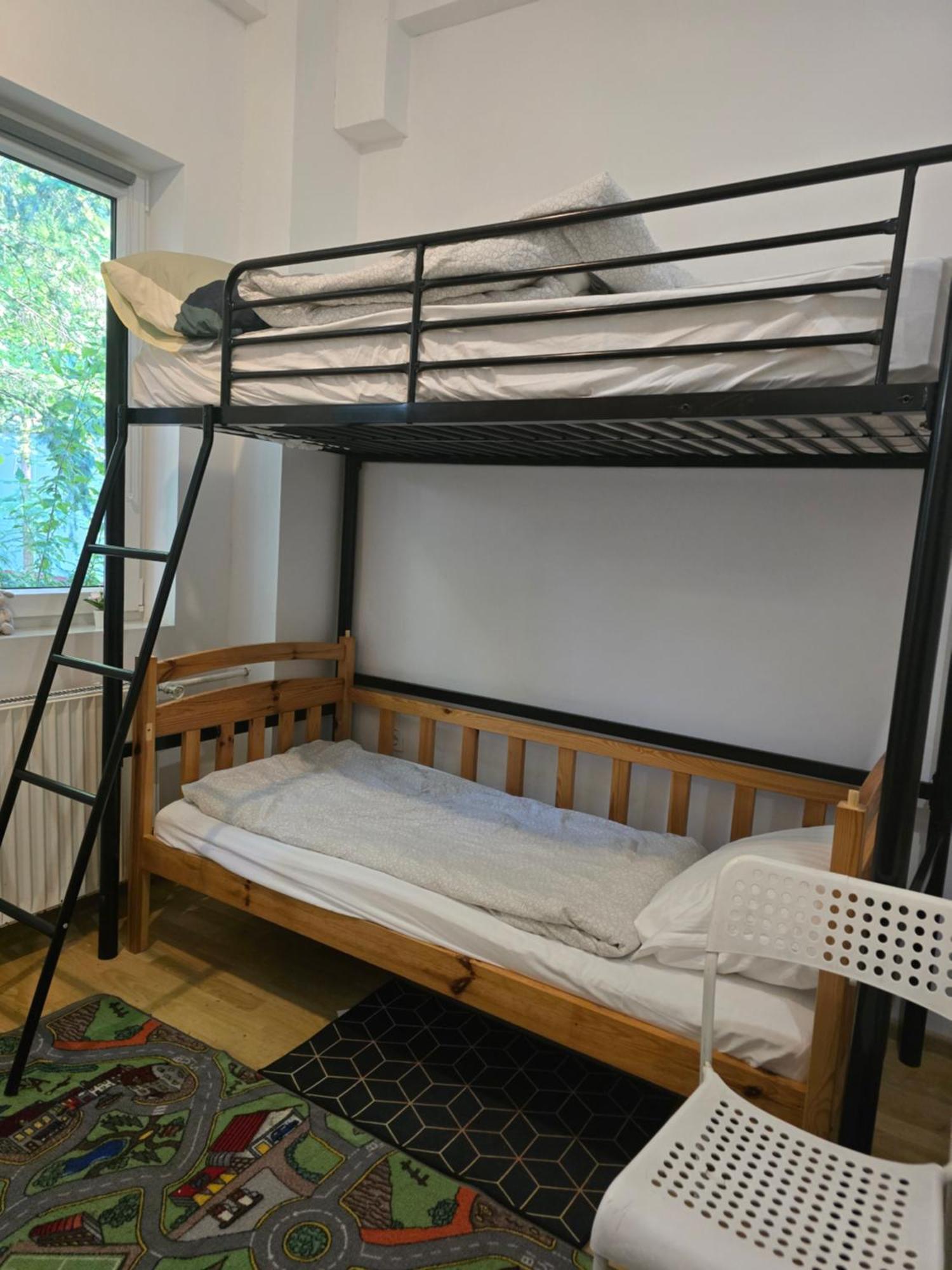 Hostel W Zielonce Зельонка Екстер'єр фото
