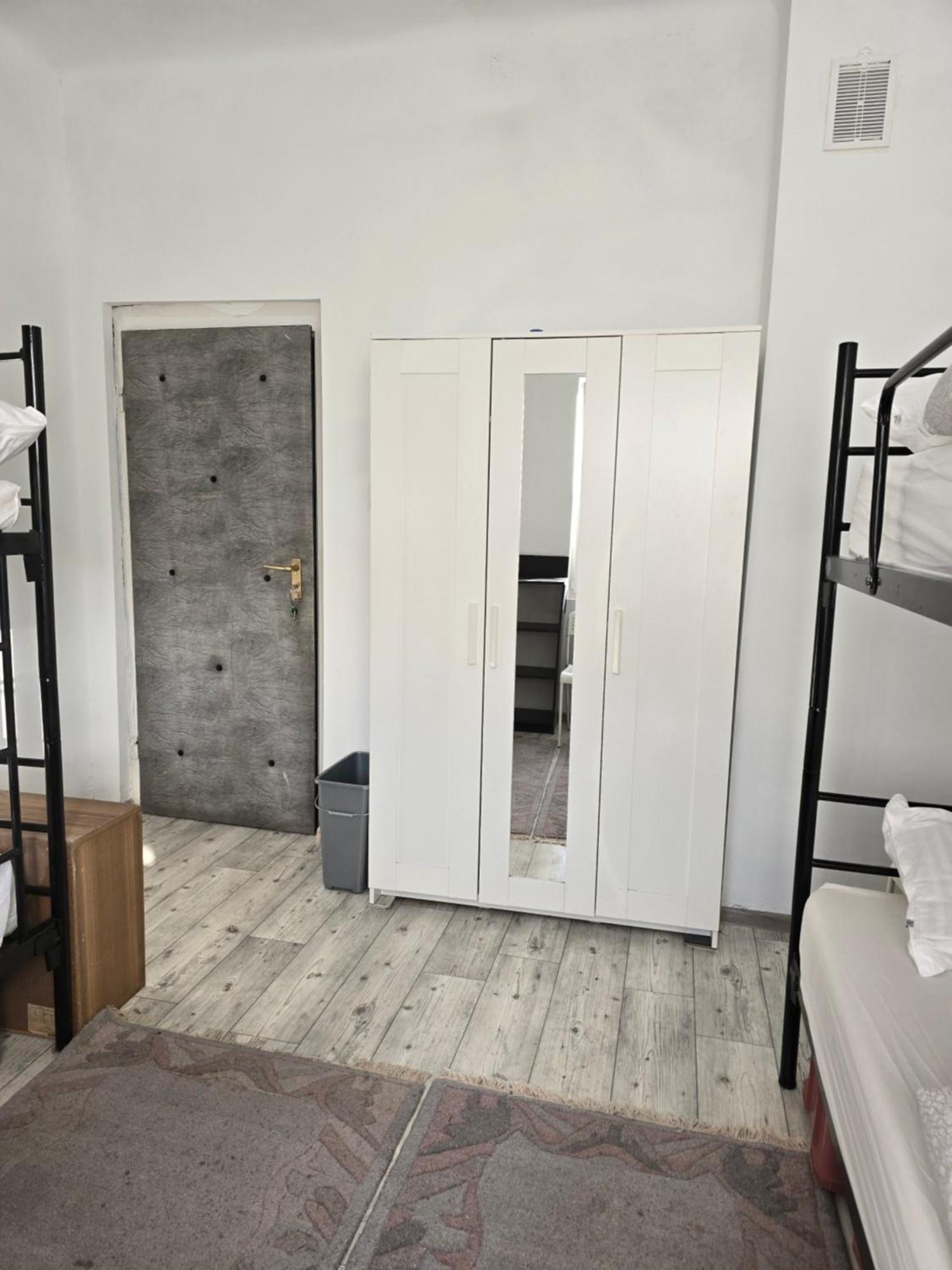 Hostel W Zielonce Зельонка Екстер'єр фото